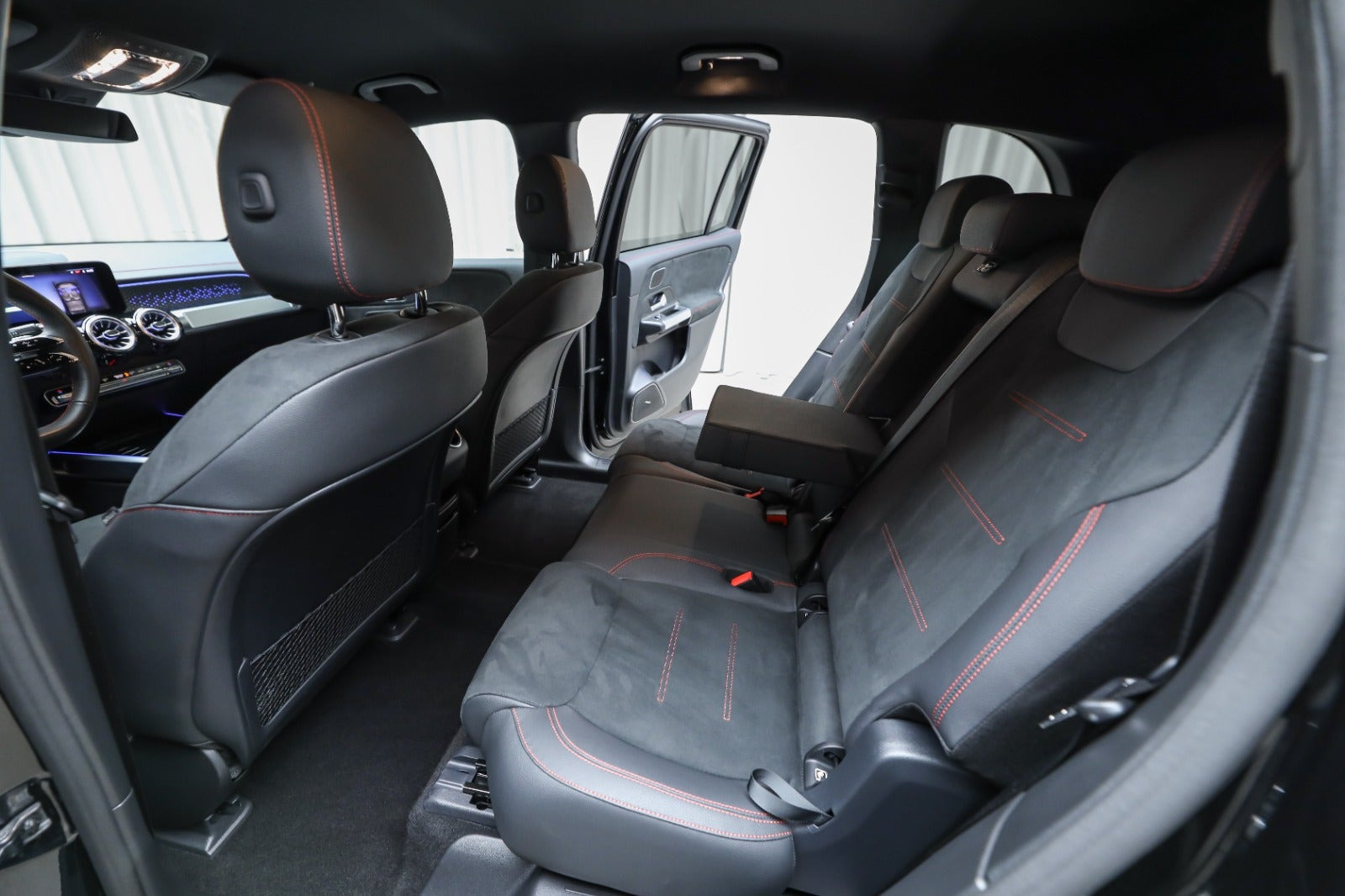 Sort Mercedes EQB250+ fra 2026