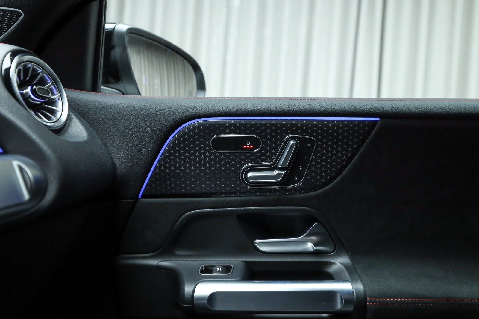 Sort Mercedes EQB250+ fra 2026