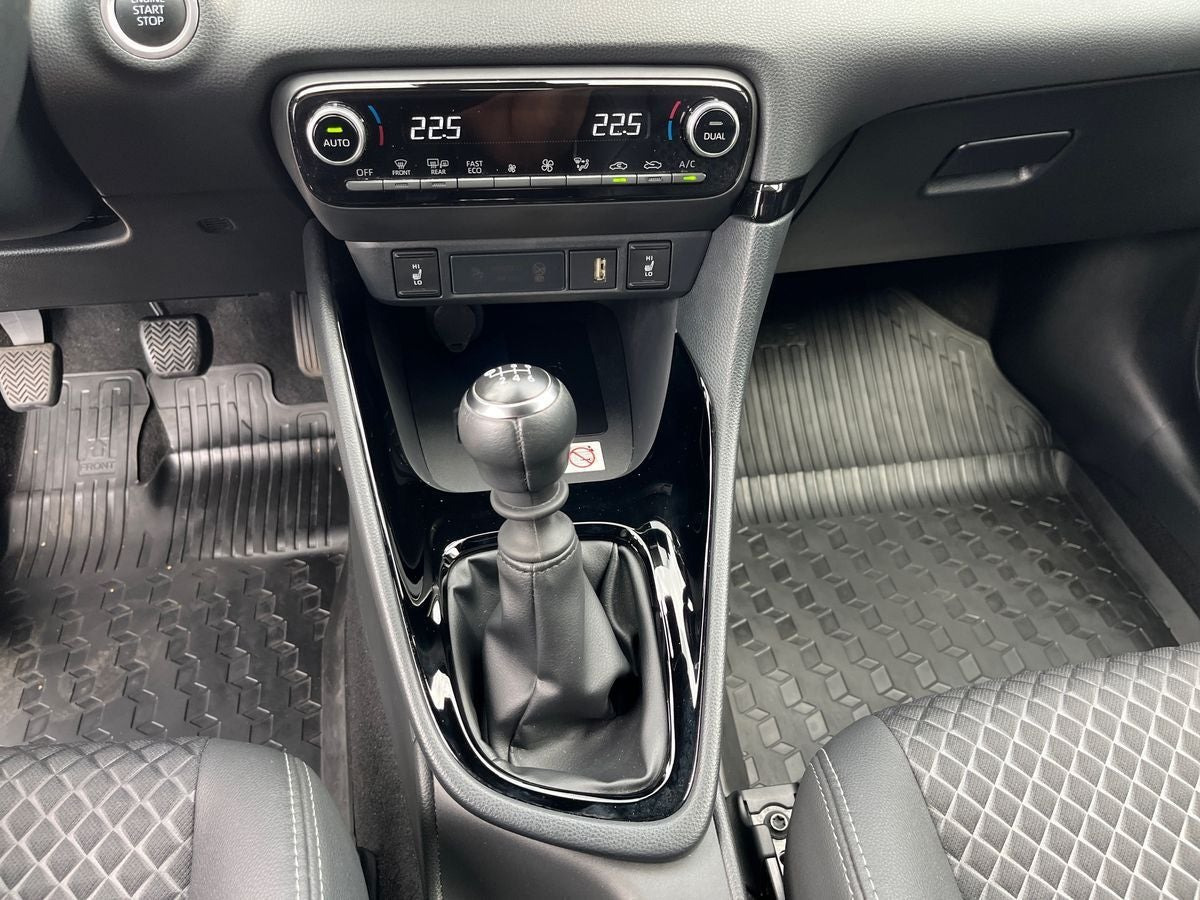 Grøn Toyota Yaris fra 2021