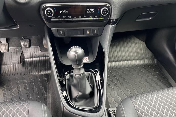 Grøn Toyota Yaris fra 2021