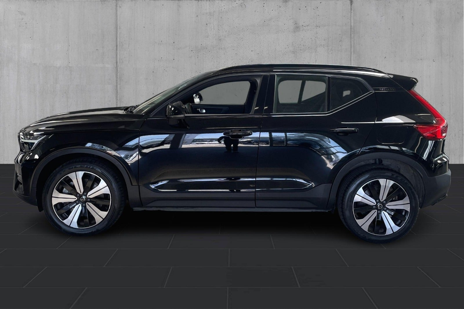 Sort Volvo XC40 fra 2023