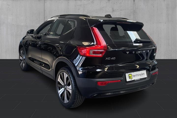 Sort Volvo XC40 fra 2023