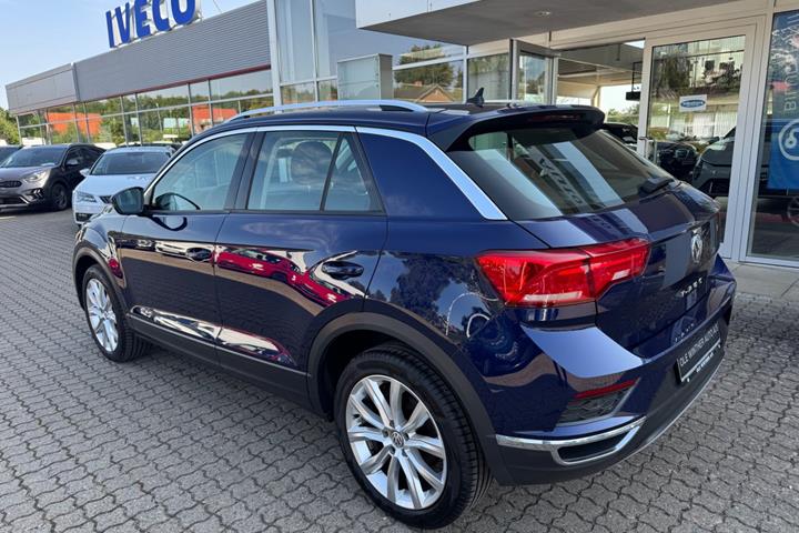 Blå VW T-Roc fra 2018