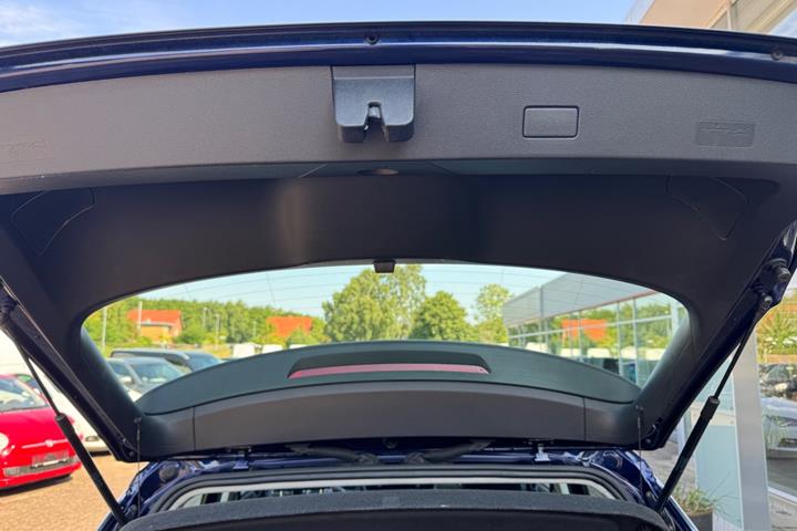 Blå VW T-Roc fra 2018