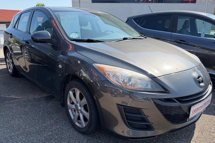 Grå Mazda 3 fra 2010