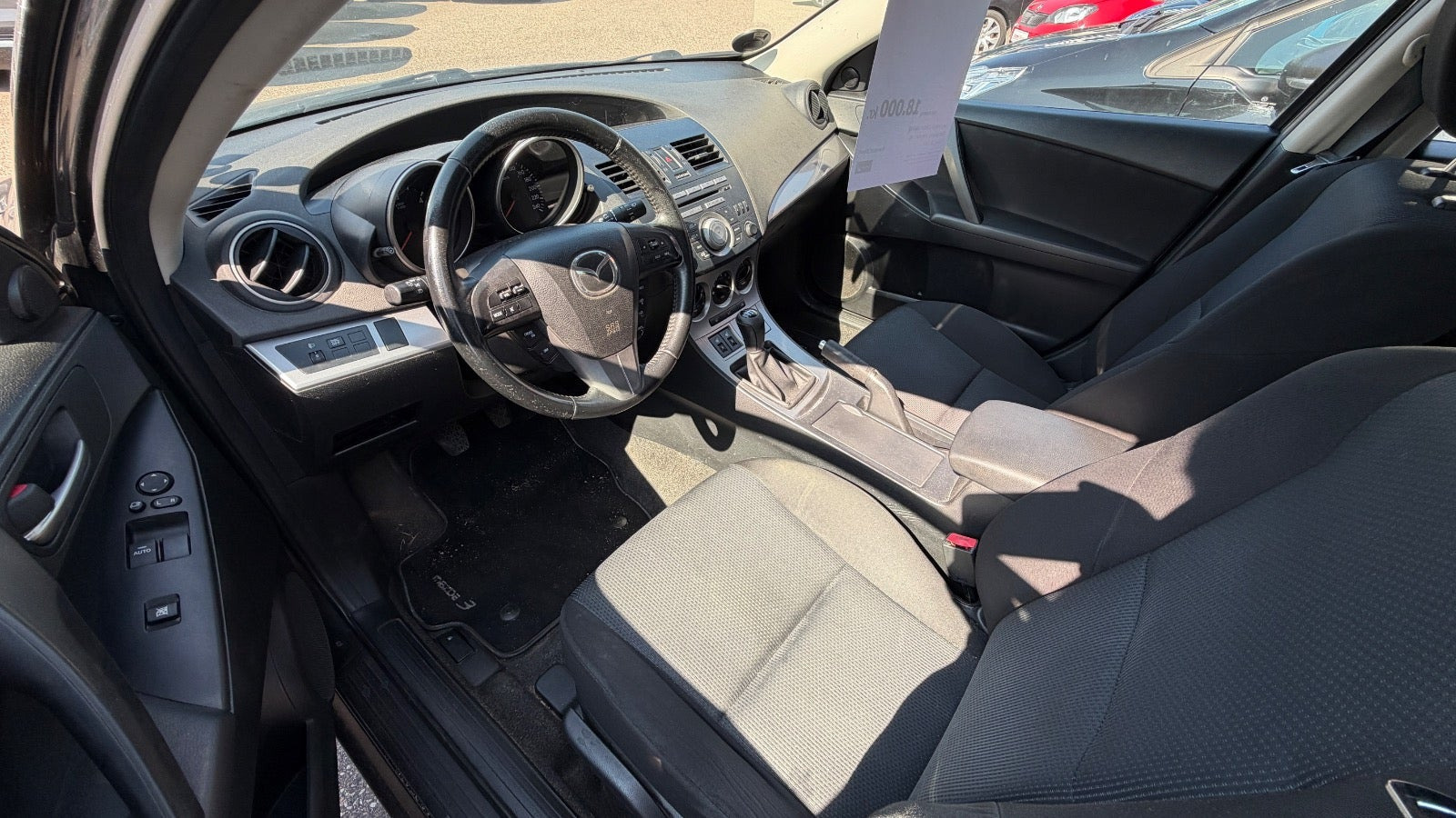 Grå Mazda 3 fra 2010