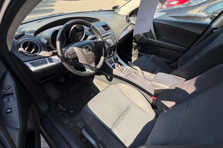 Grå Mazda 3 fra 2010