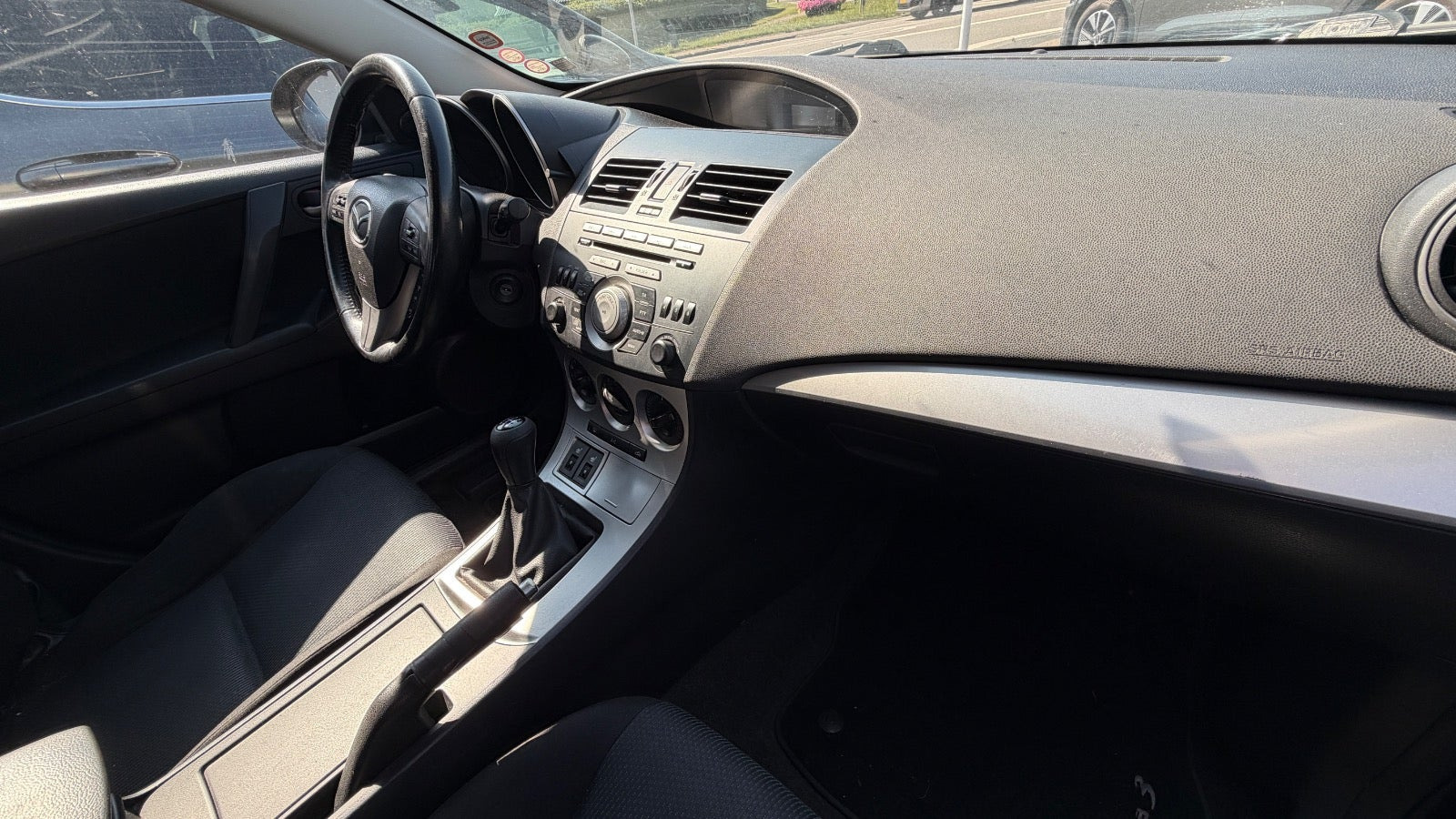 Grå Mazda 3 fra 2010