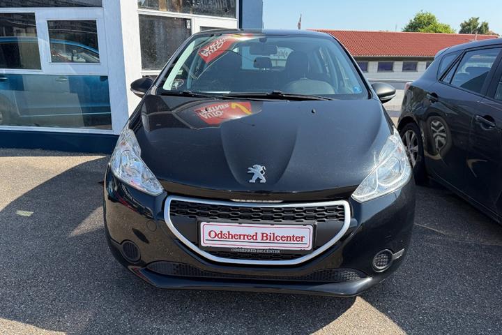 Sort Peugeot 208 fra 2012