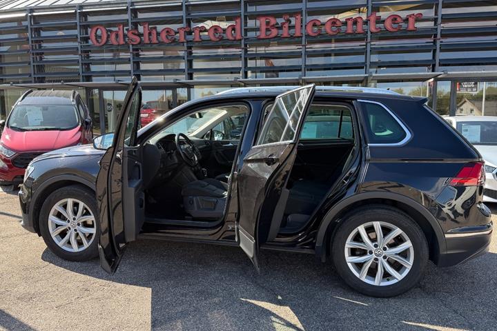 Sort VW Tiguan fra 2017