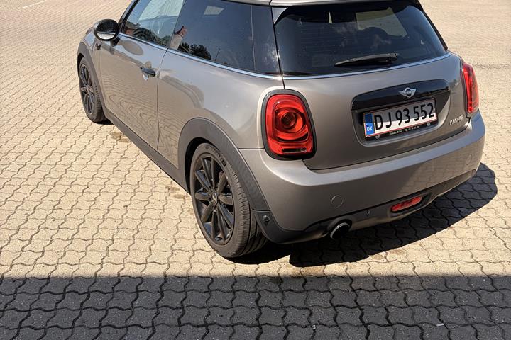 Grå Mini Cooper fra 2016