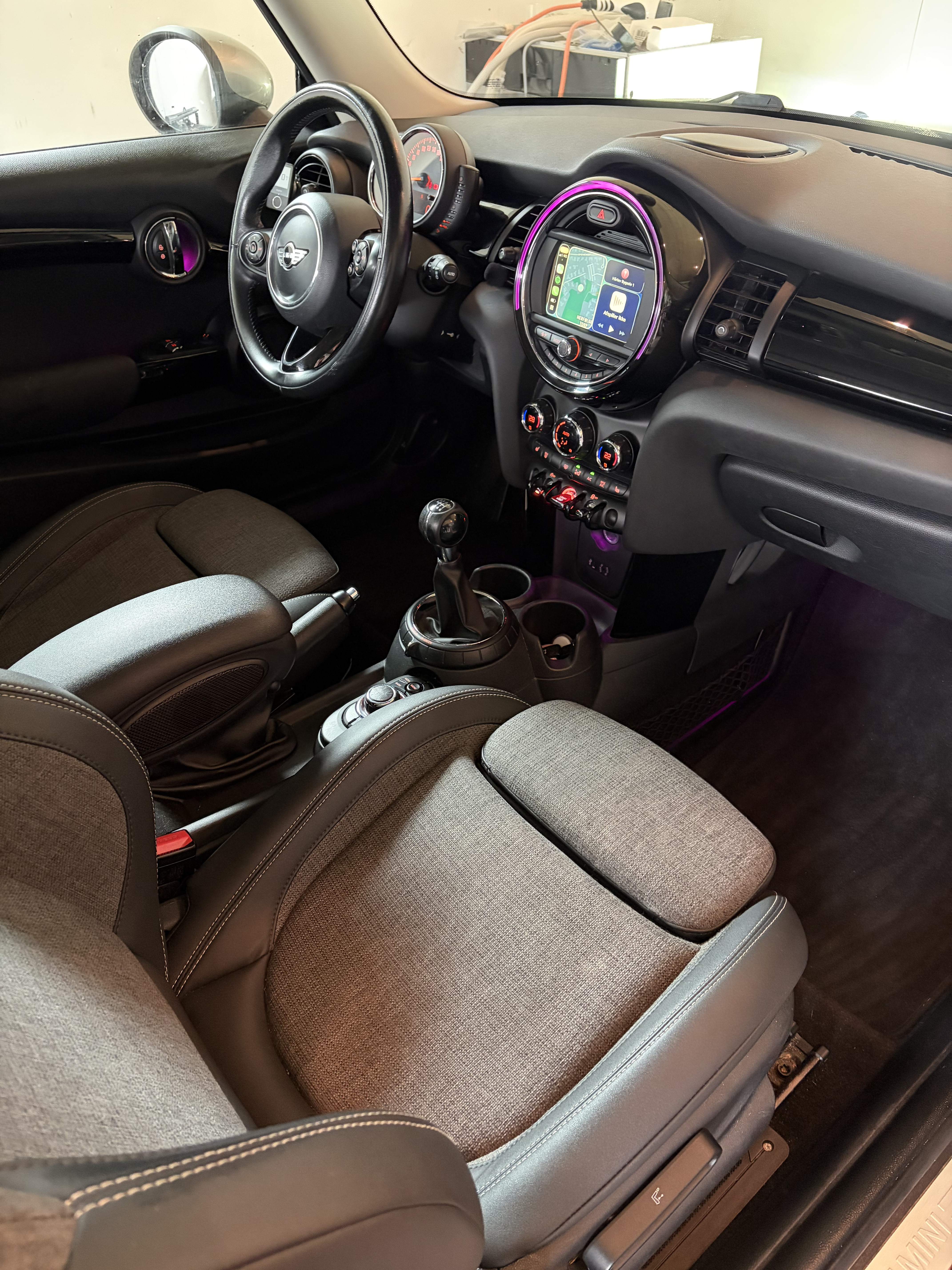 Grå Mini Cooper fra 2016