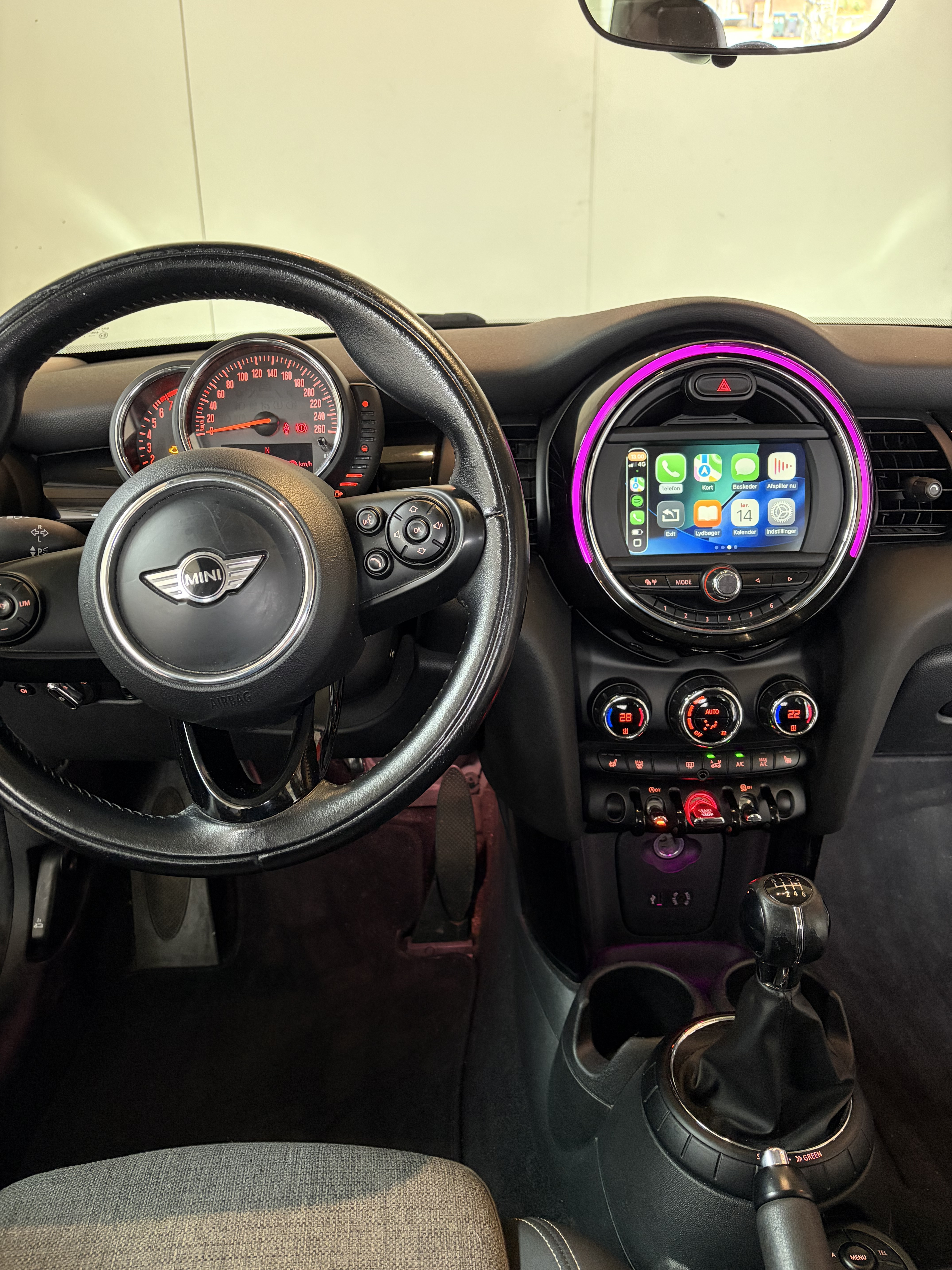 Grå Mini Cooper fra 2016