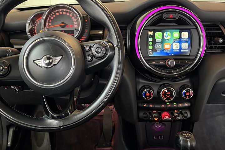 Grå Mini Cooper fra 2016