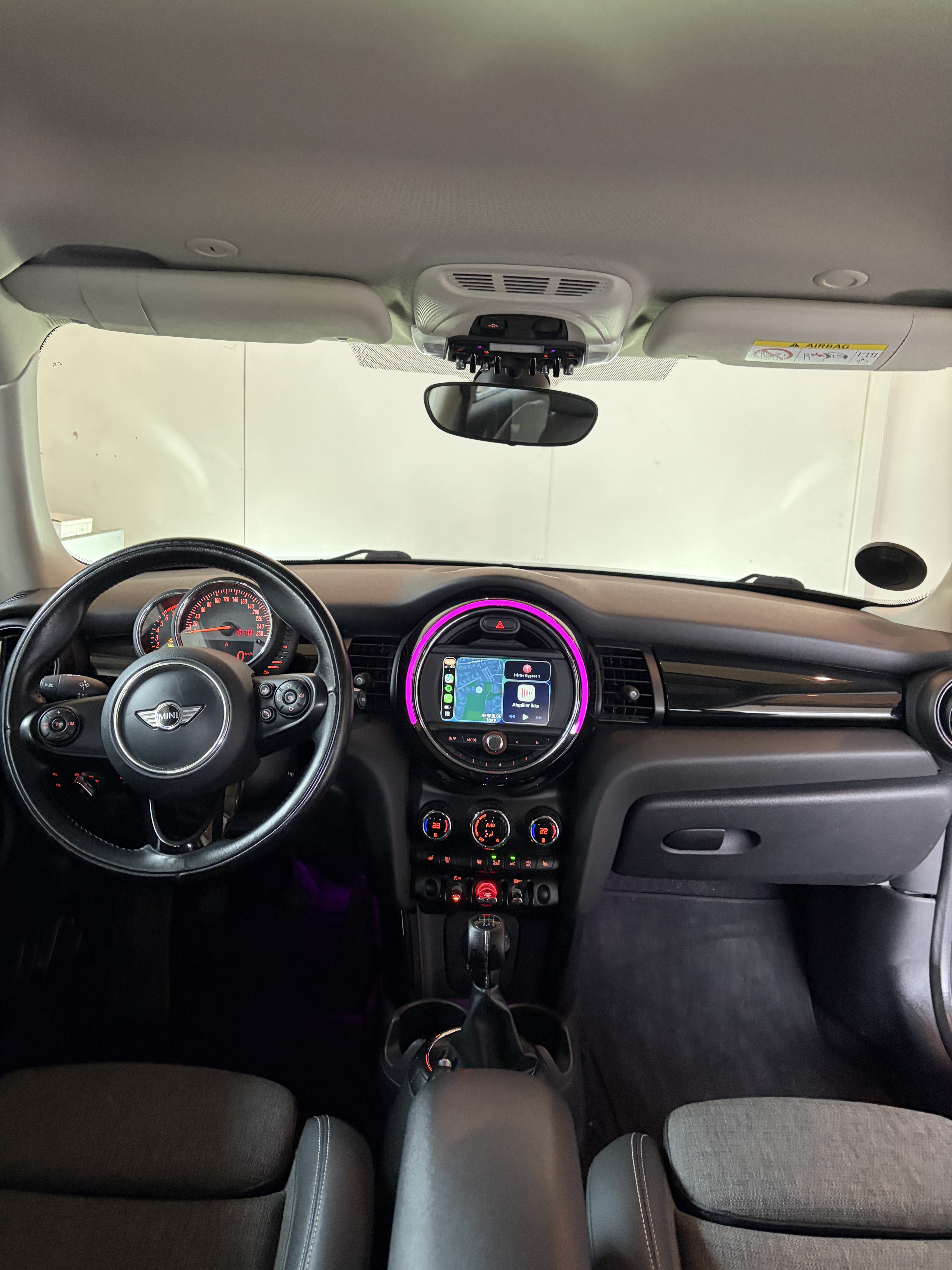 Grå Mini Cooper fra 2016