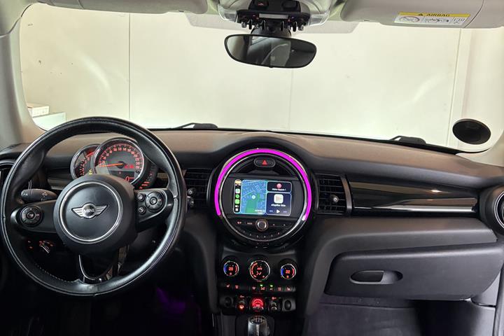 Grå Mini Cooper fra 2016