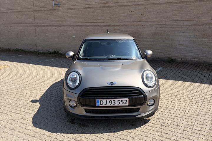 Grå Mini Cooper fra 2016