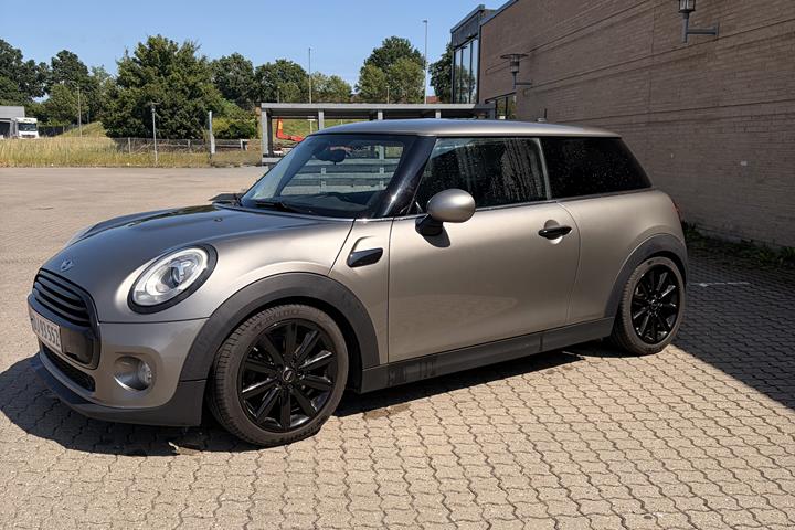 Grå Mini Cooper fra 2016