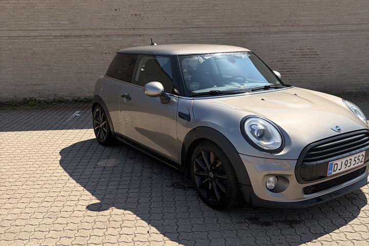 Grå Mini Cooper fra 2016