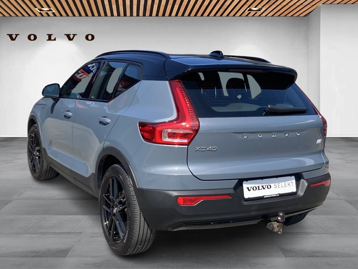 Grå Volvo XC40 fra 2021