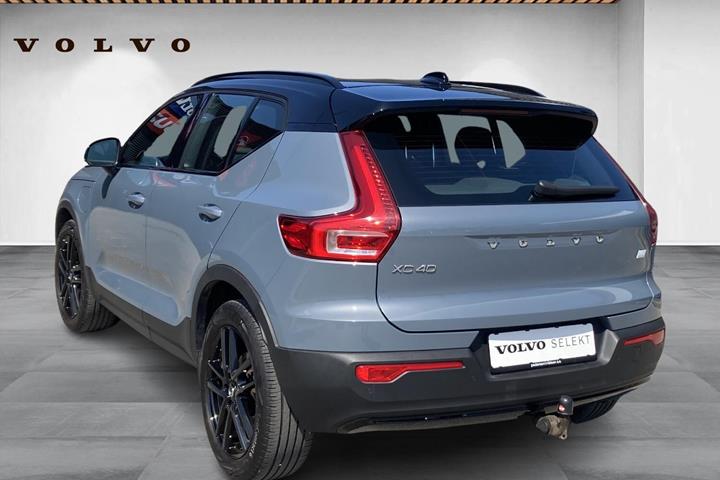 Grå Volvo XC40 fra 2021