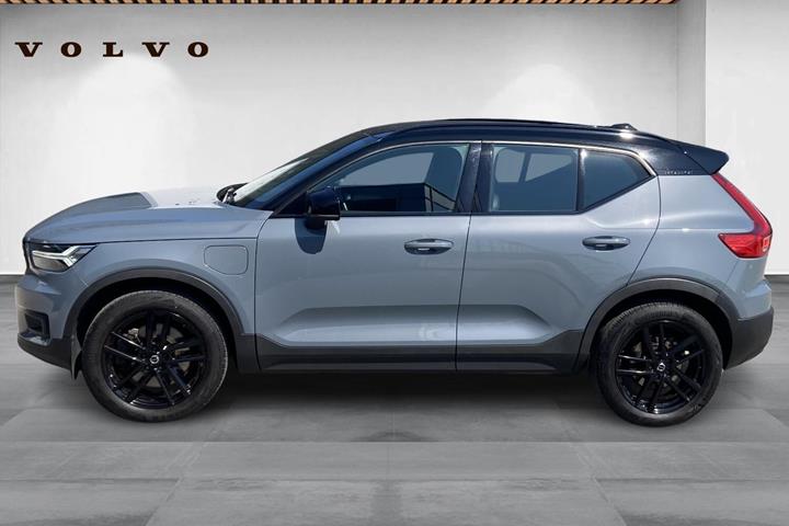 Grå Volvo XC40 fra 2021