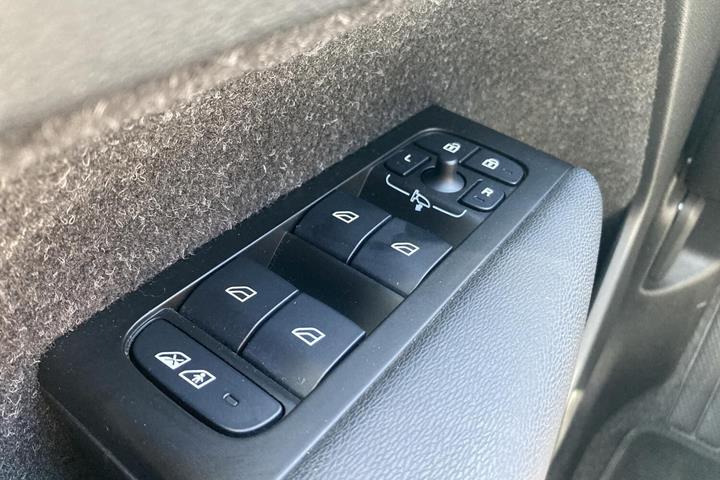 Grå Volvo XC40 fra 2021