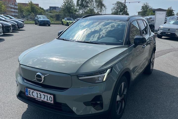 Grøn Volvo XC40 fra 2023