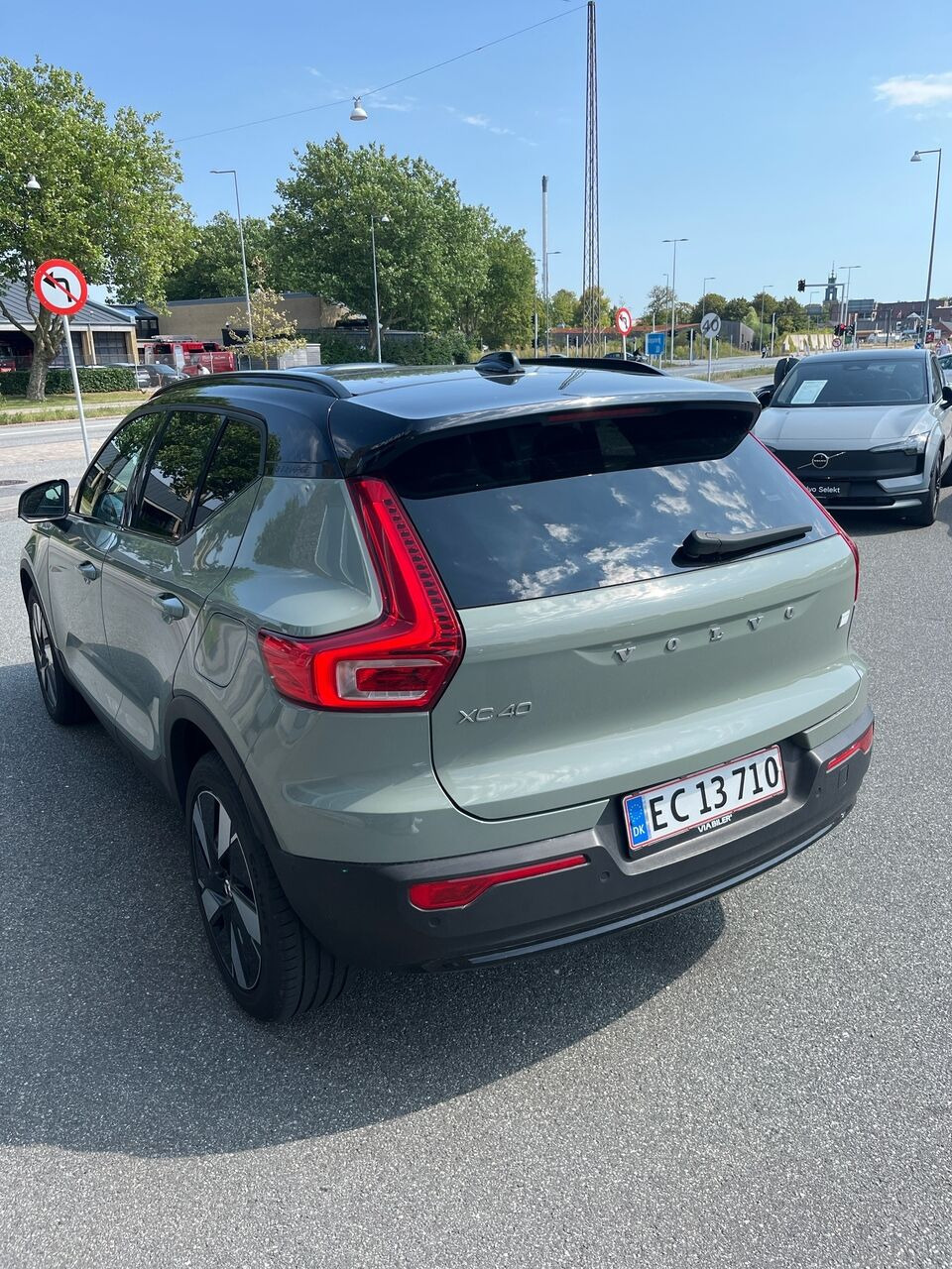 Grøn Volvo XC40 fra 2023