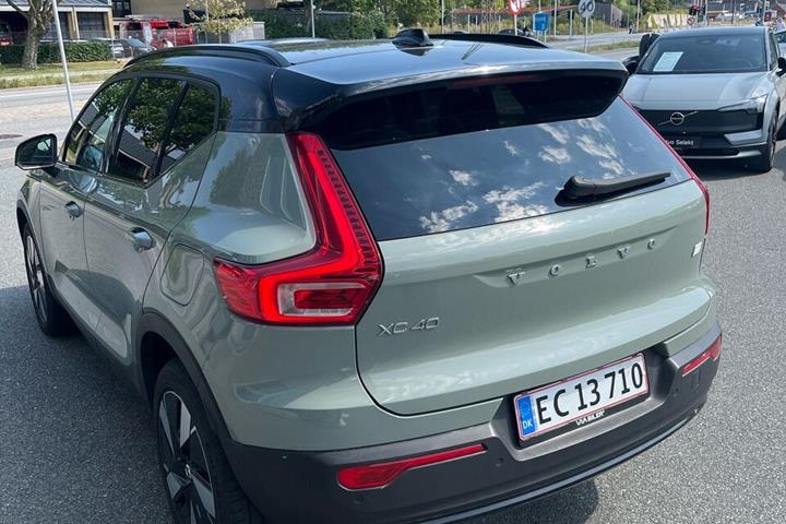 Grøn Volvo XC40 fra 2023