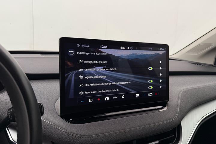 Blå Skoda Enyaq fra 2021