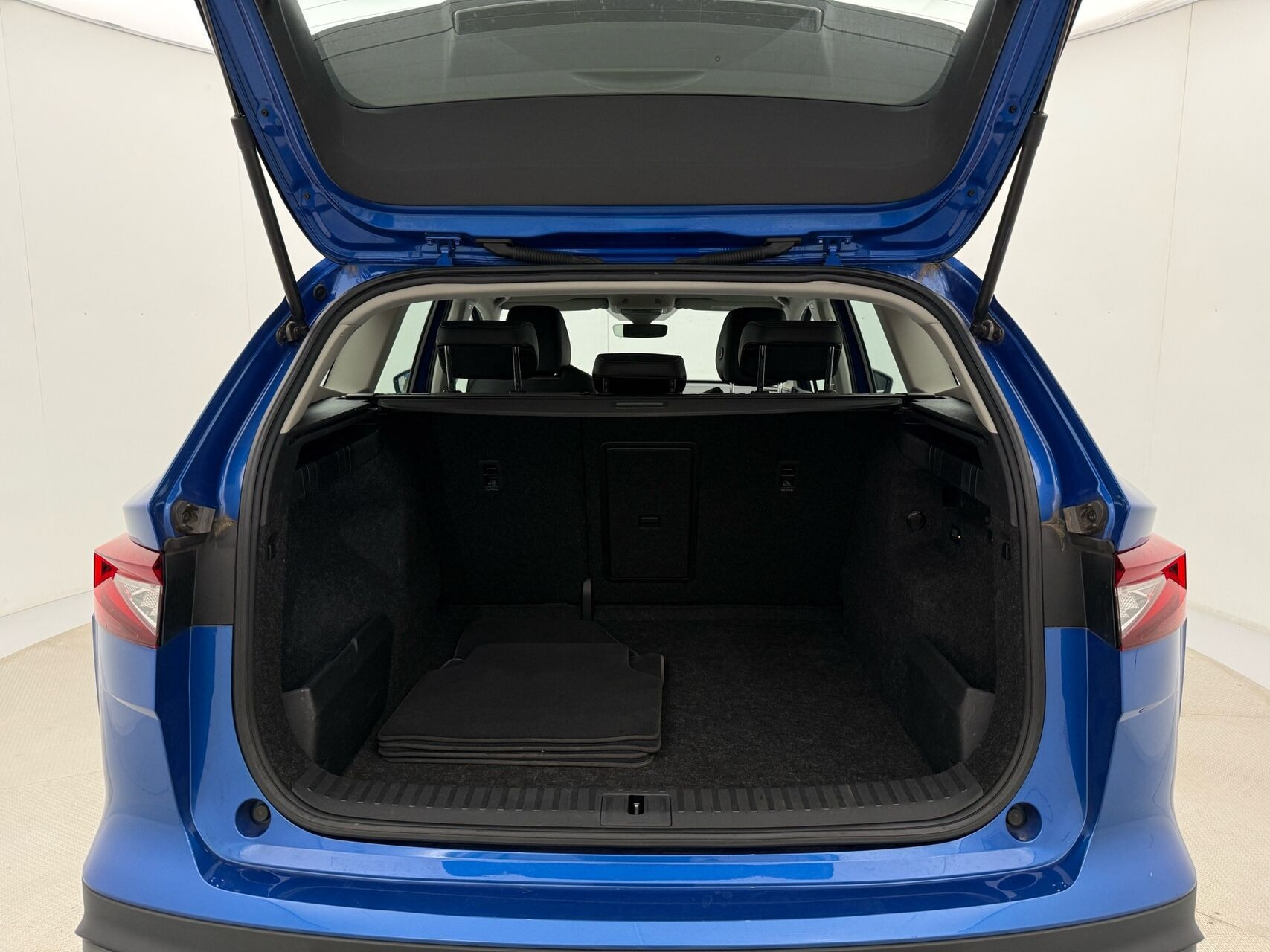 Blå Skoda Enyaq fra 2021
