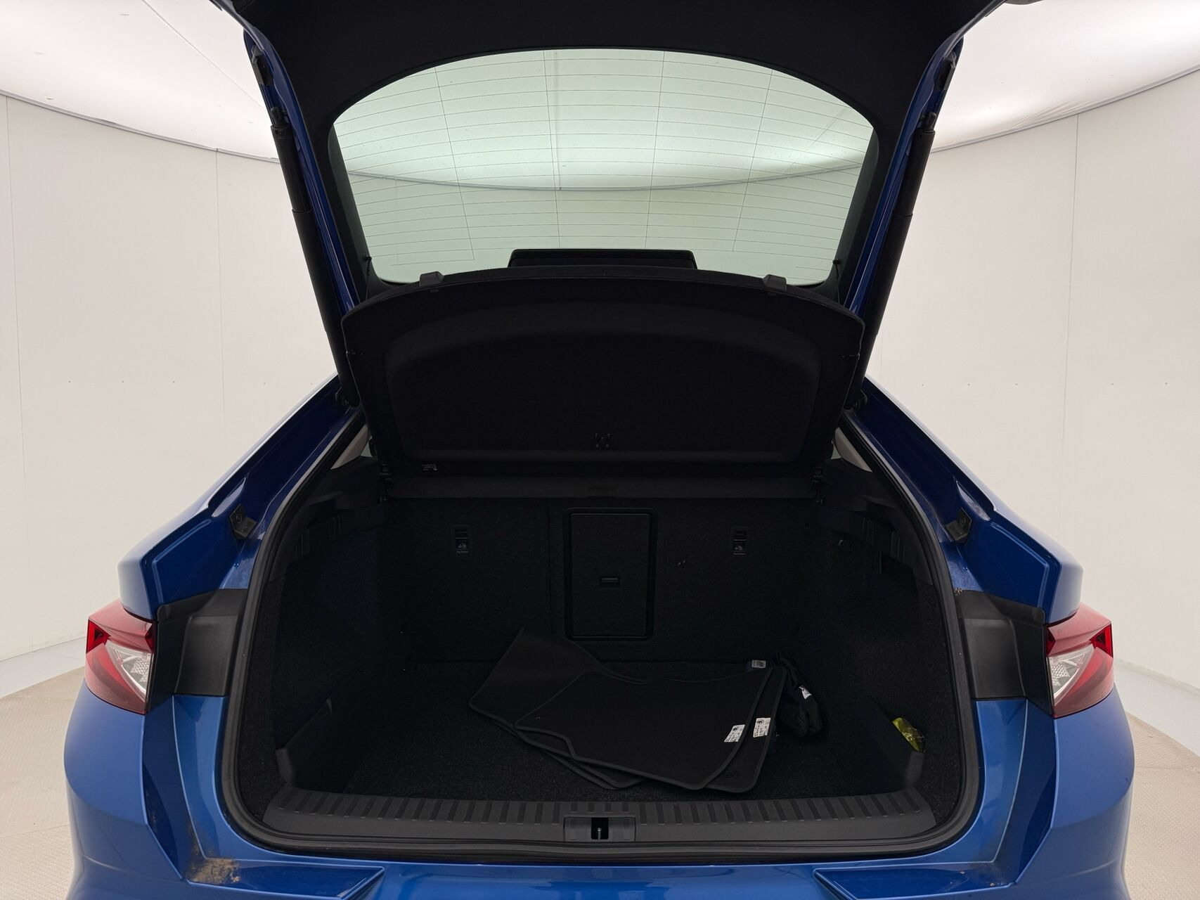 Blå Skoda Enyaq fra 2024
