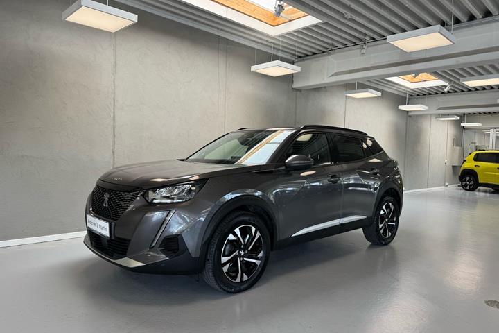 Grå Peugeot 2008 fra 2020