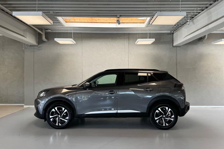 Grå Peugeot 2008 fra 2020
