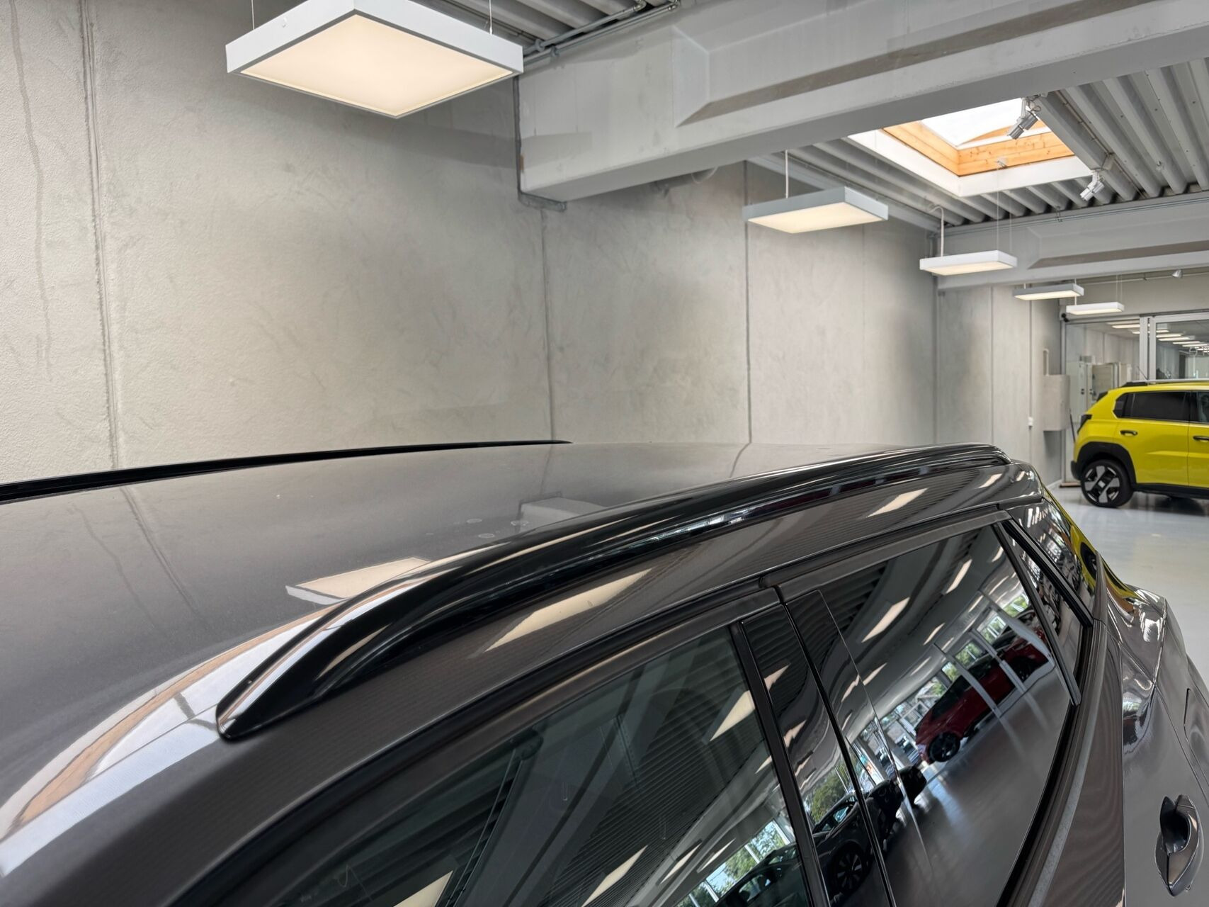 Grå Peugeot 2008 fra 2020