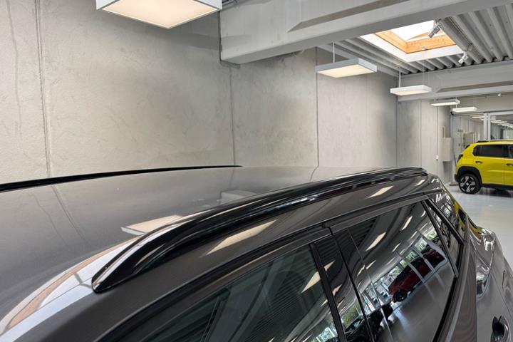 Grå Peugeot 2008 fra 2020