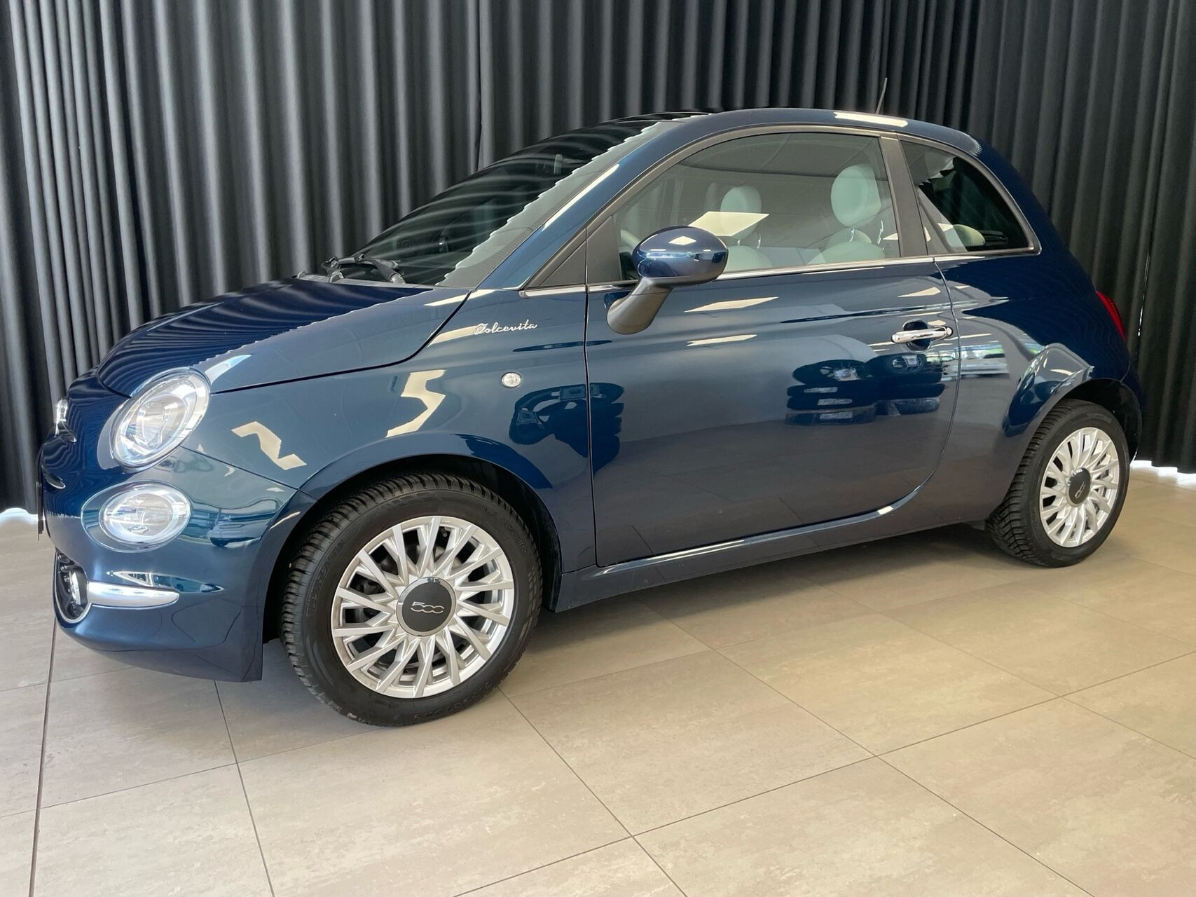 Blå Fiat 500 fra 2021