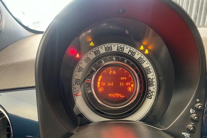 Blå Fiat 500 fra 2021