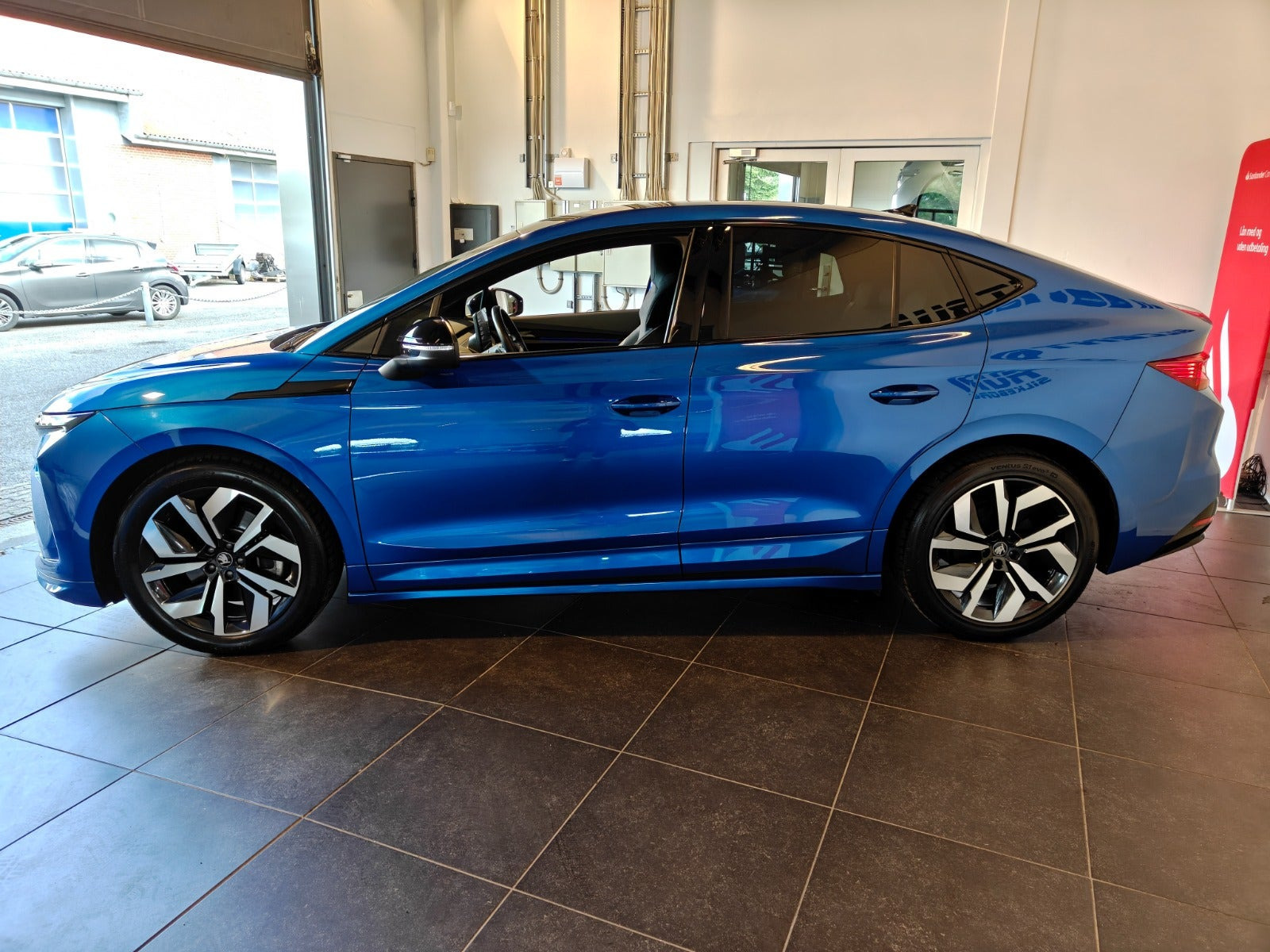 Blå Skoda Enyaq fra 2025