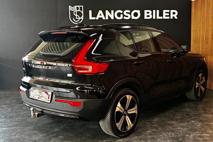 Sort Volvo XC40 fra 2023
