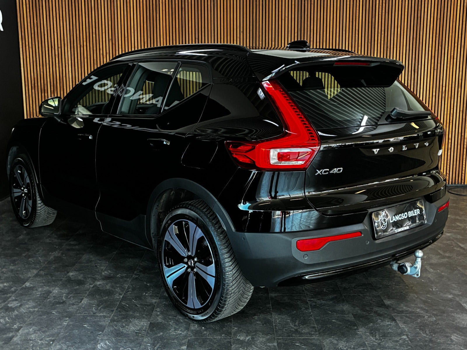 Sort Volvo XC40 fra 2023