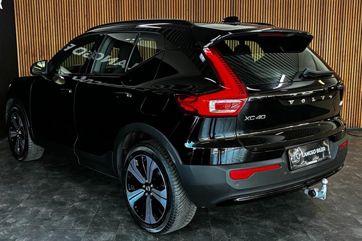 Sort Volvo XC40 fra 2023