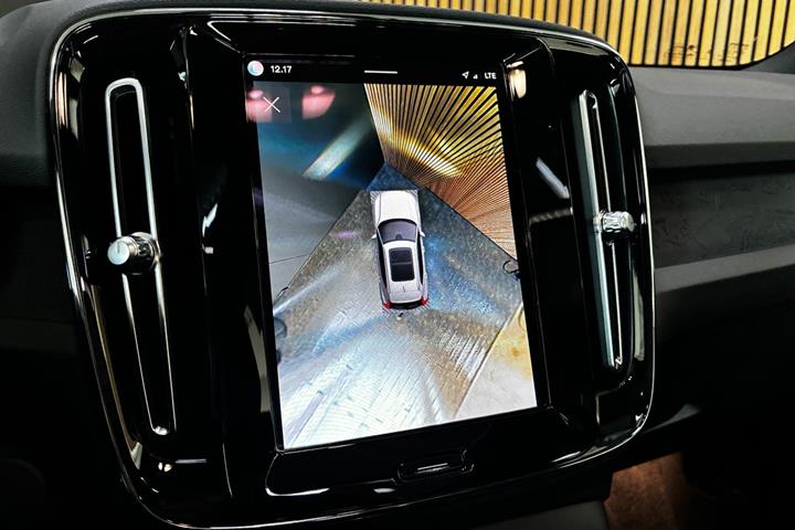 Sort Volvo XC40 fra 2023