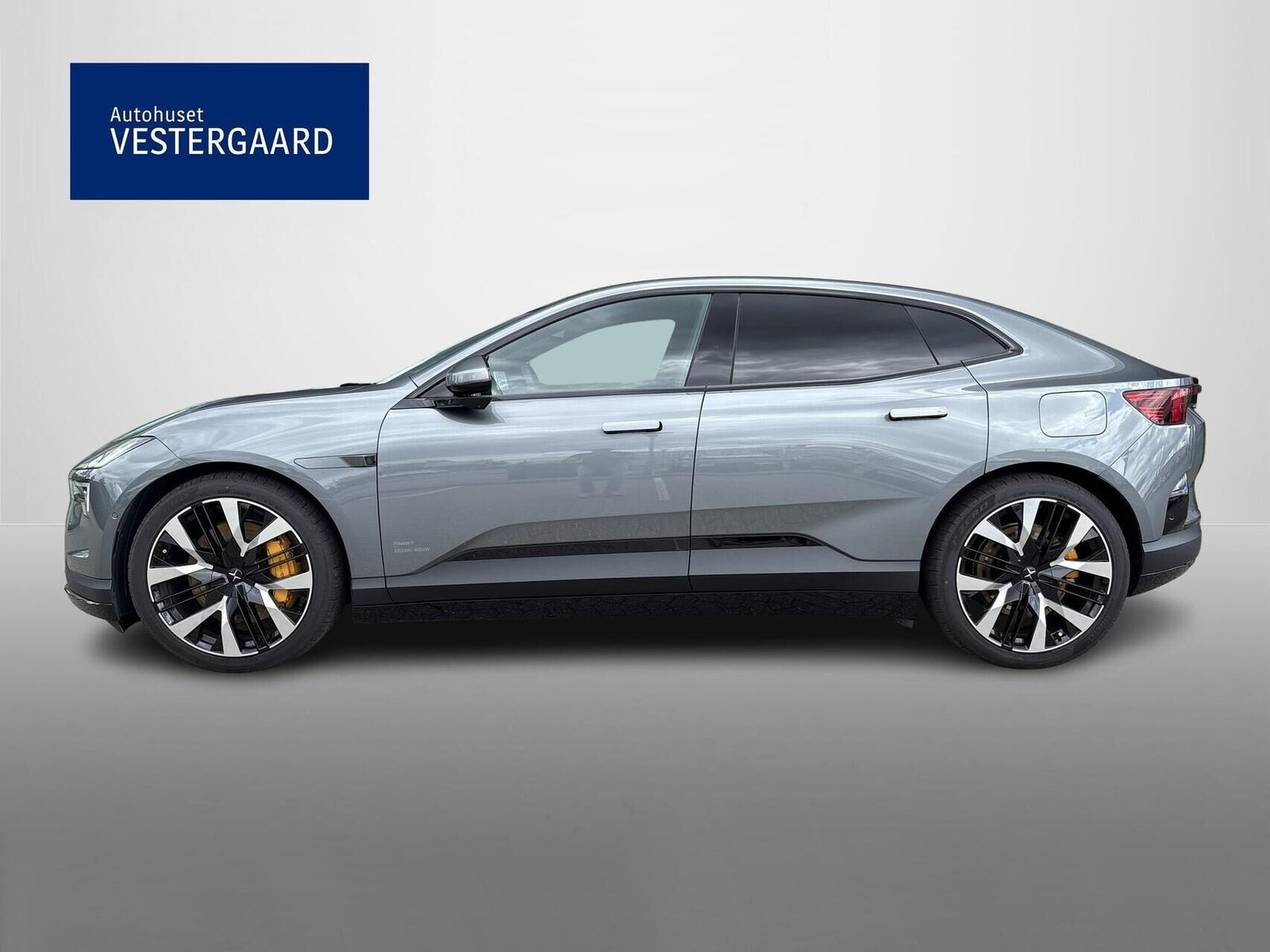 Grå Polestar 4 fra 2026