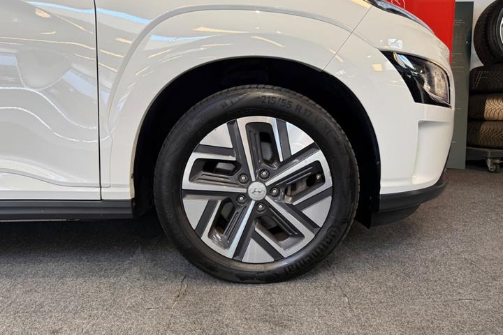 Hvid Hyundai Kona fra 2021