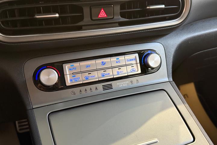 Hvid Hyundai Kona fra 2021