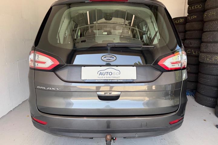 Grå Ford Galaxy fra 2017