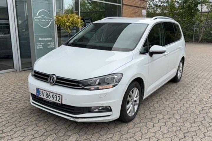 Hvid VW Touran fra 2016