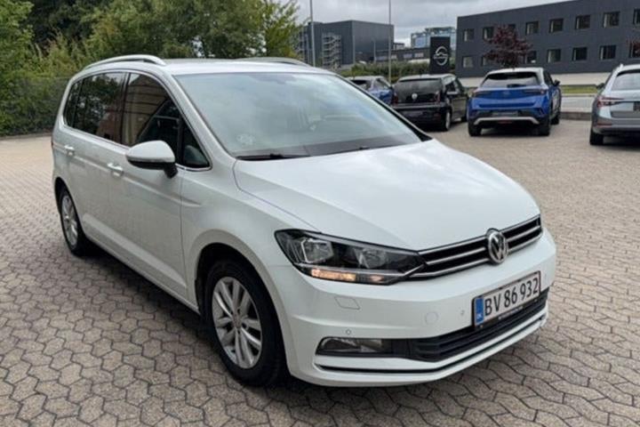 Hvid VW Touran fra 2016